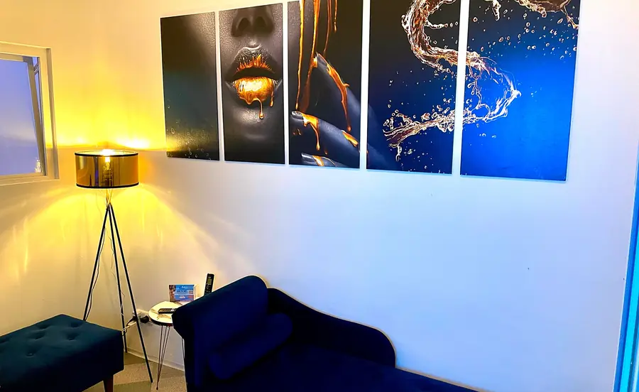An inviting waiting area at Medical Relax